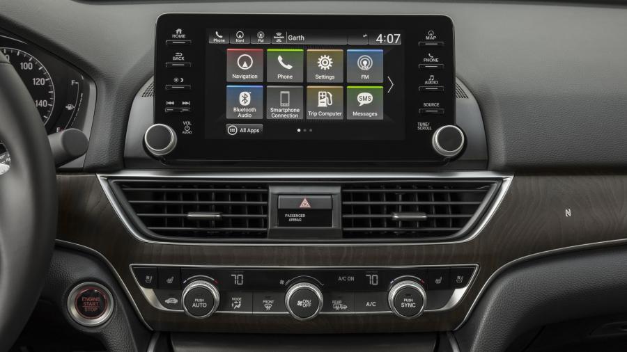 Детали интерьера Honda Accord Touring Hybrid 2017 года  (NA) (фото 102 из 170)